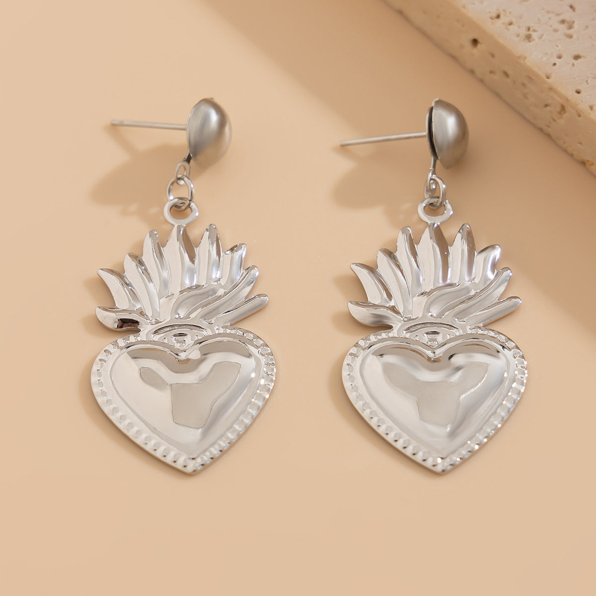Pendientes Colgantes con Llama y Corazón de Melocotón
