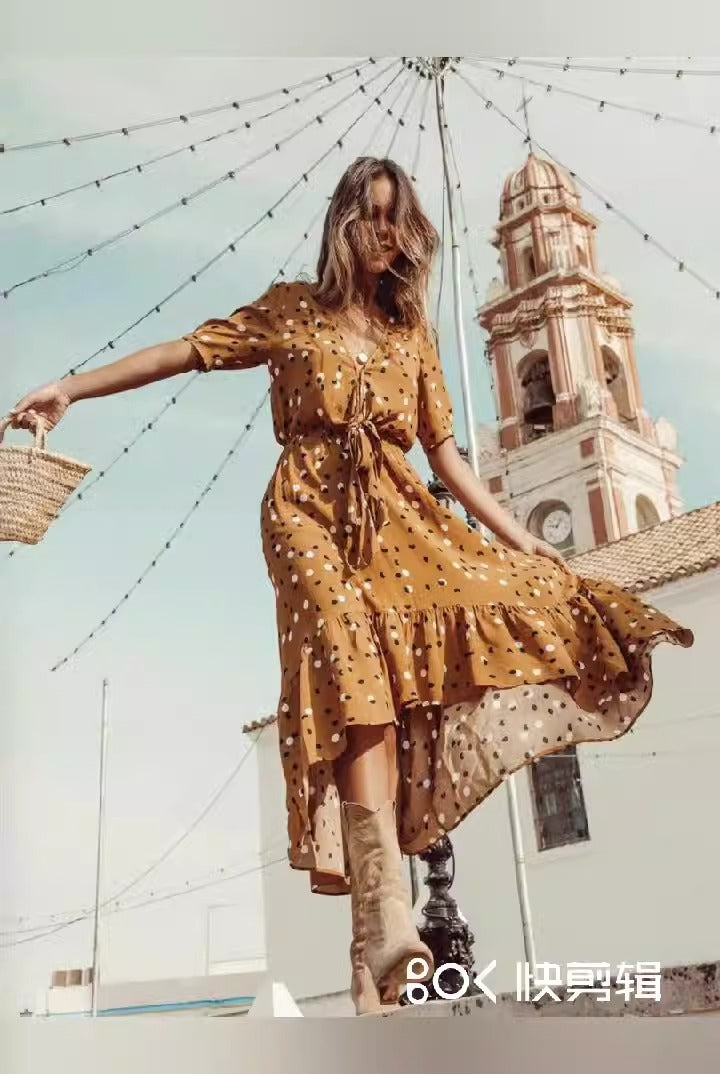 Vestido de encaje con tirantes y escote en V
