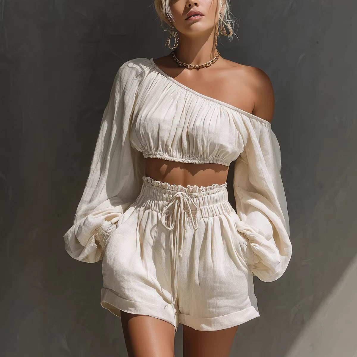 Conjunto Top Manga Larga con Hombros y Shorts de Cintura Alta para Mujer