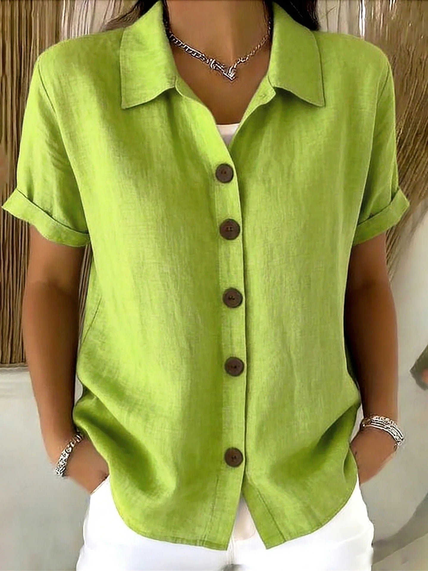 Top de manga corta con cuello camisero y botones