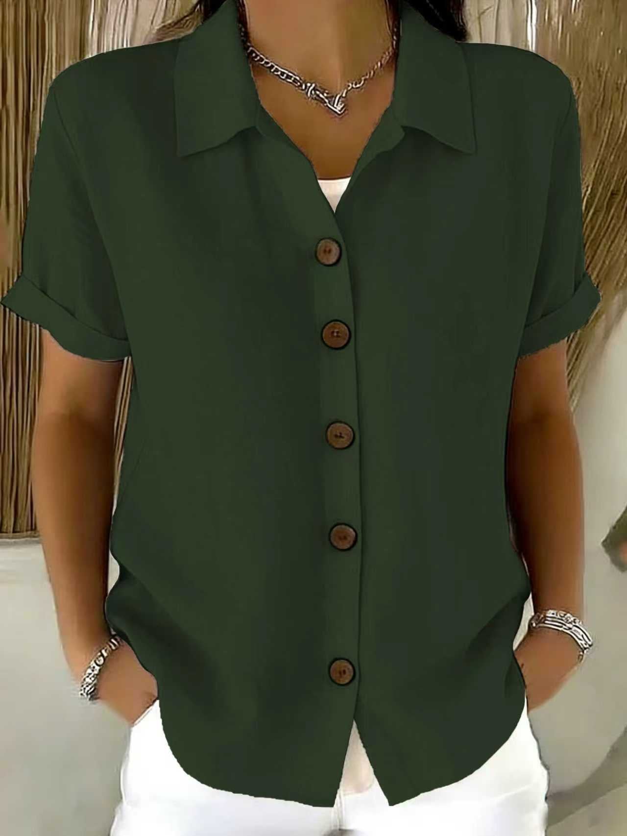 Top de manga corta con cuello camisero y botones