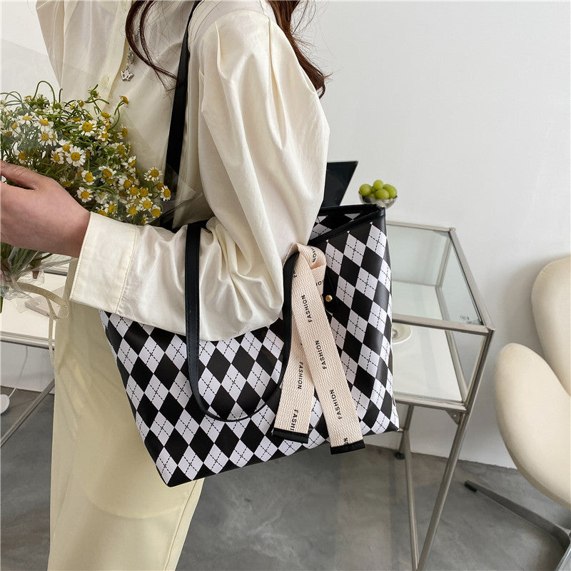 Bolso tote grande de PU con rombos en contraste