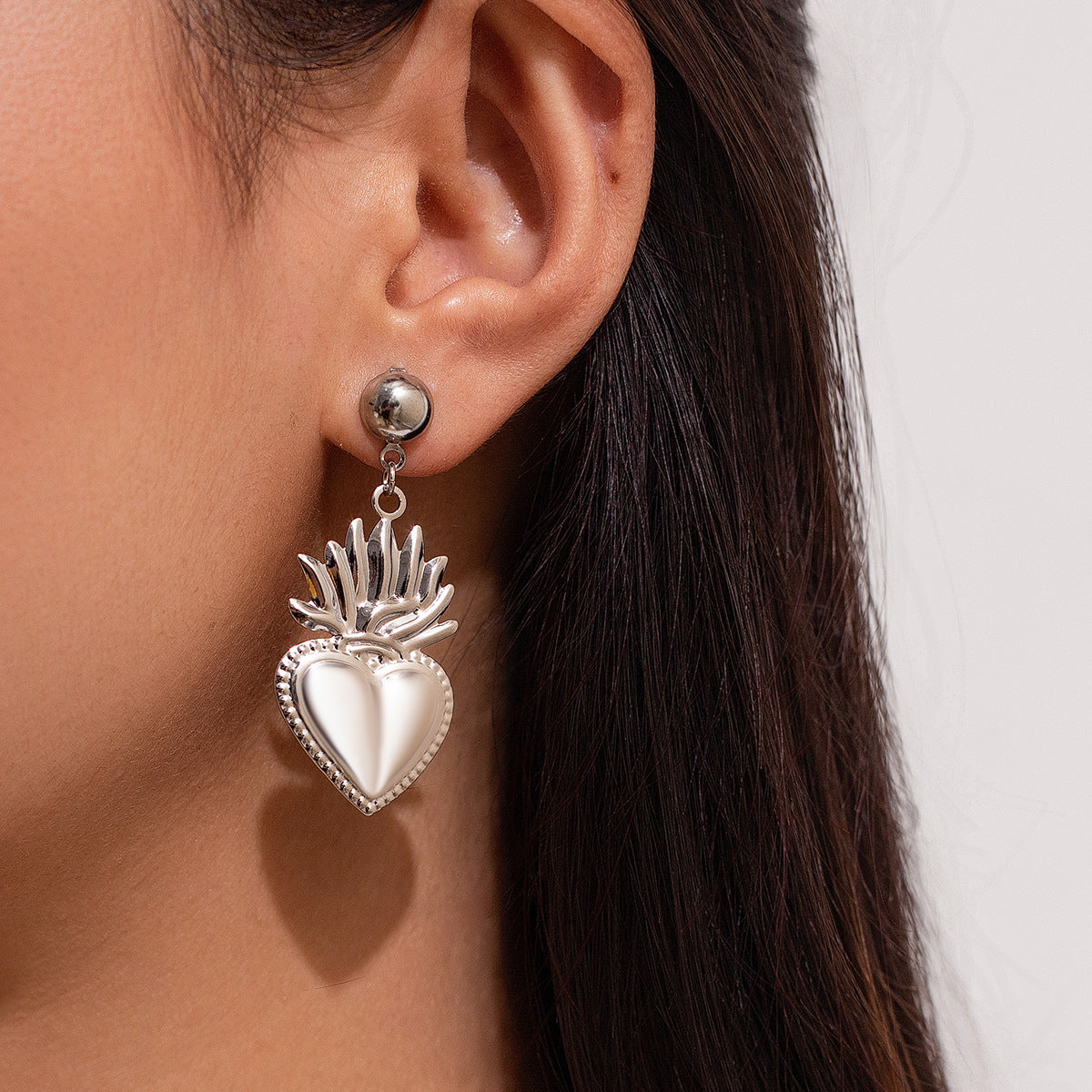 Pendientes Colgantes con Llama y Corazón de Melocotón